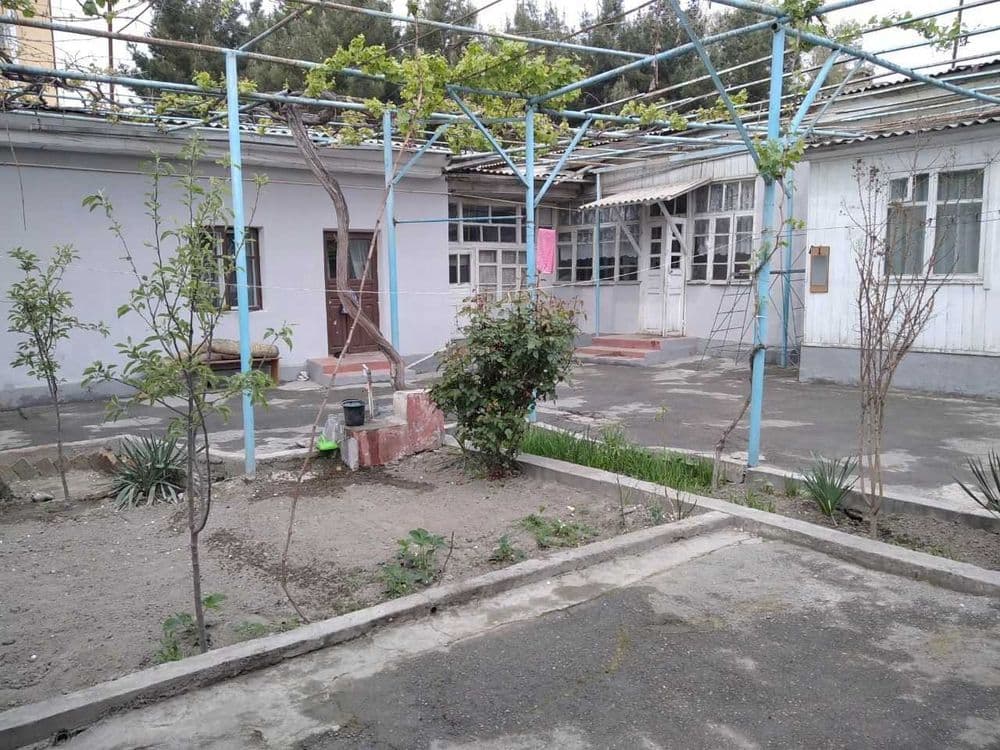 Uy sotiladi shahar markazida joylashgan — 2