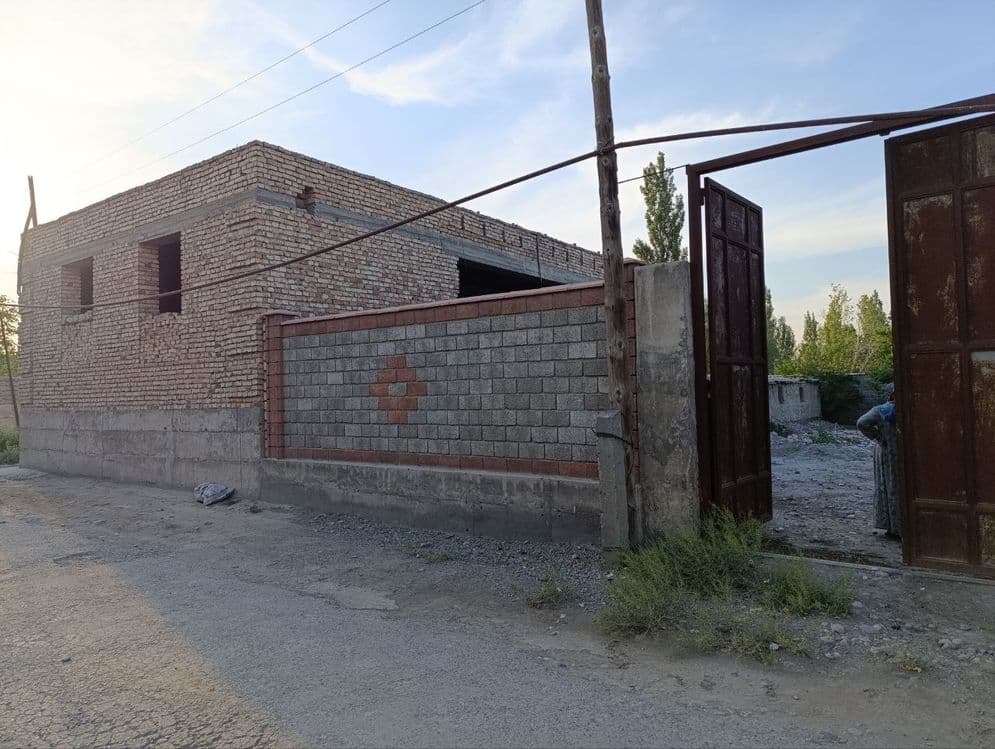 Hovli uchaska sotiladi — 1