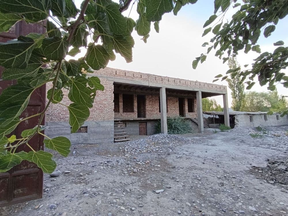 Hovli uchaska sotiladi — 6