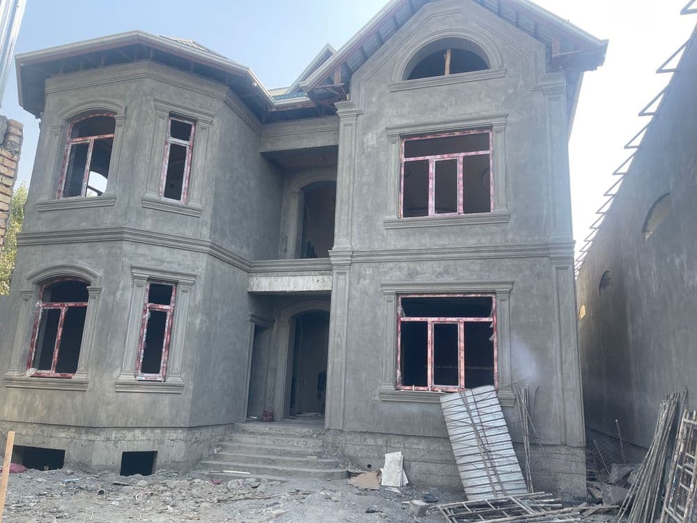 Quqon shaxar melkombinat kuchasida 4.5 sotixli 2 etajli karobka xolatd — 2