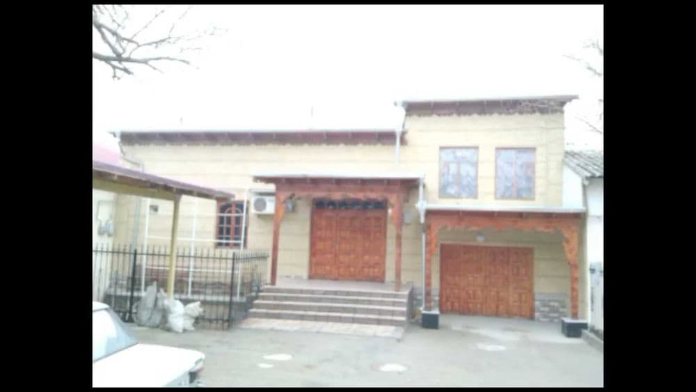 Uy sotiladi 1mlrd kelishiladi. — 2