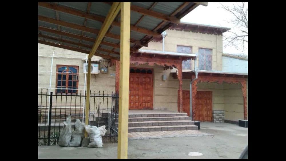 Uy sotiladi 1mlrd kelishiladi. — 3