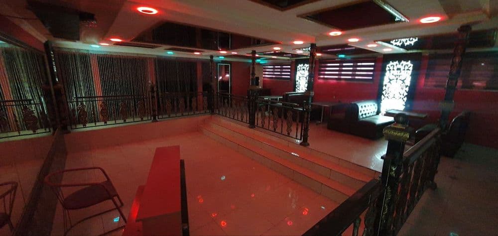 Raysentrda BroBar Kafe sotiladi — 5