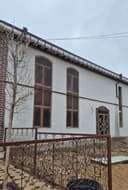 Янгиарик туман марказида ховли жой сотилади