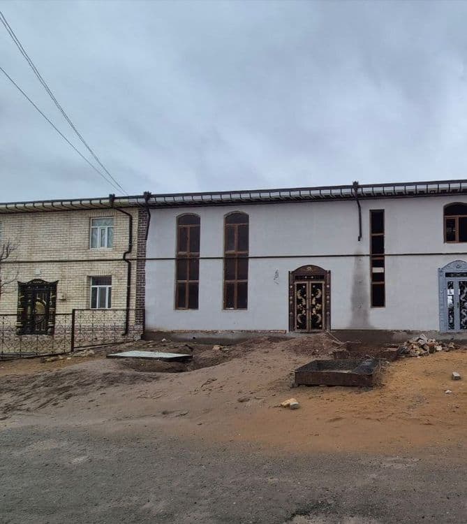 Янгиарик туман марказида ховли жой сотилади — 2