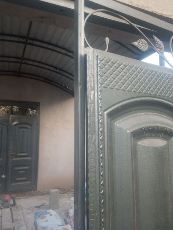 Hiva shahrida kotej sotiladi 210kv potolok shpaklyovkadan chiqqan — 1