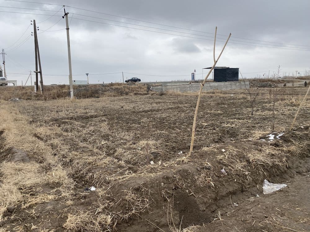 Gurlan novoiyda katej sotiladi 600kv aldinda 1000kv bog bor prochi yer — 1