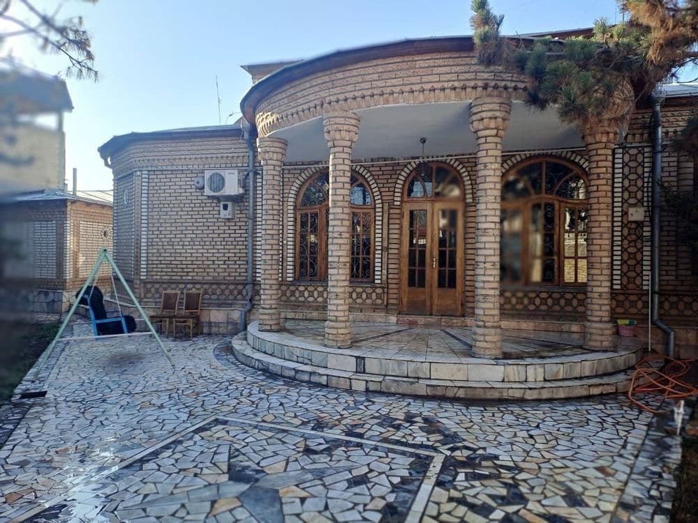 Arenda Chilonzor Mirzo Ulugʻbek Bunyodkor stadioni hovli ful komplekt. — 1