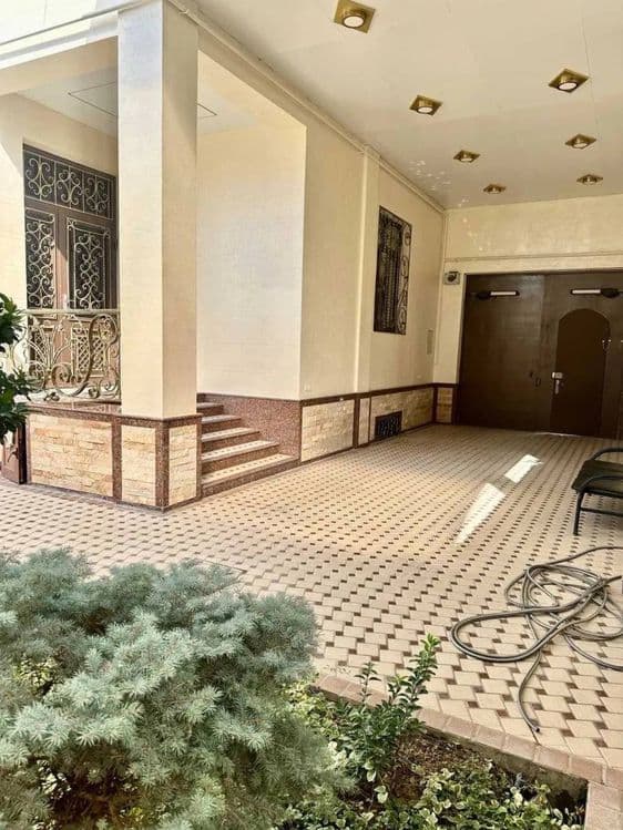 Сдаётся участок в Яккасарайском районе 4,8 стток, 10 комнат ( н319 ) — 2