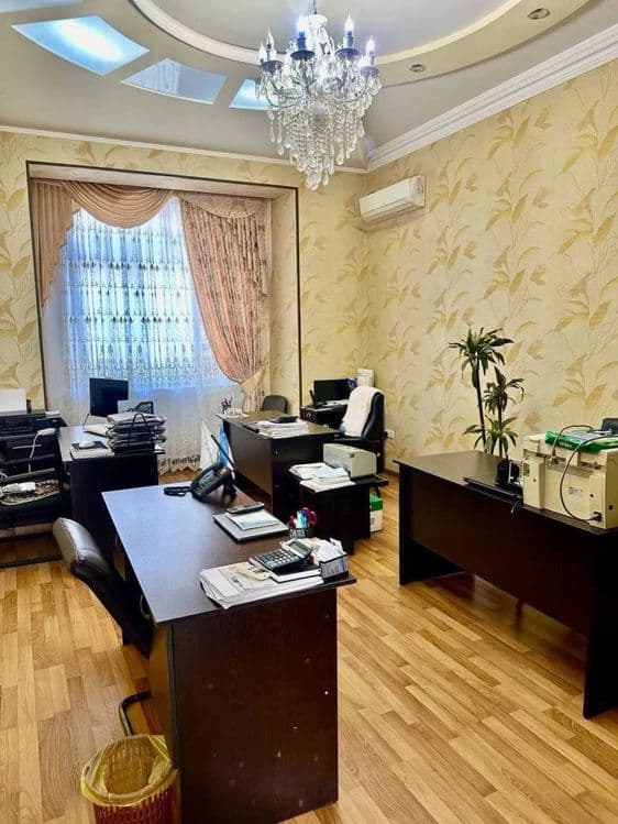 Сдаётся участок в Яккасарайском районе 4,8 стток, 10 комнат ( н319 ) — 4