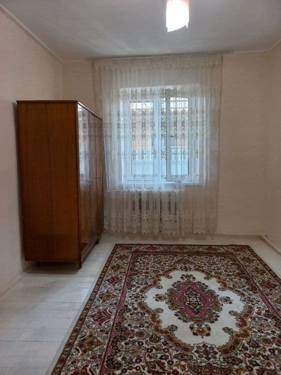 Гулистон шахар центрда коттедж. Ориентир 2 м-рн, 7 мактаб, Дилхуш кафе — 3