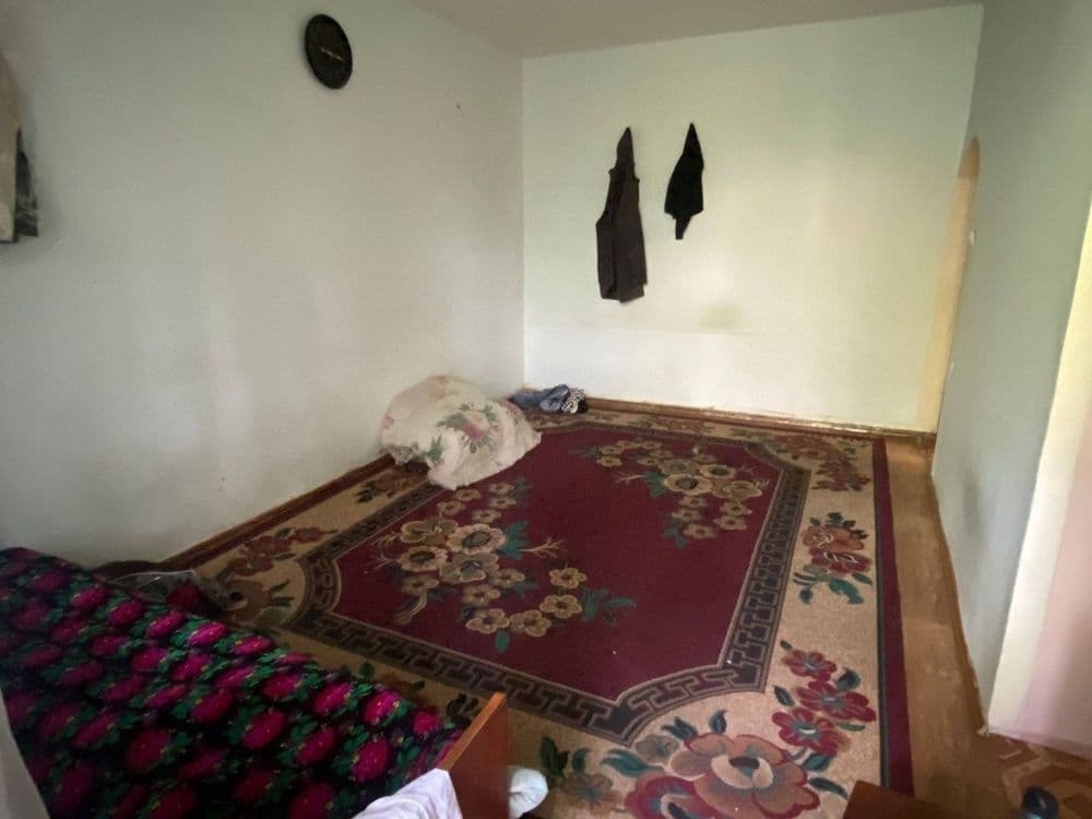 Kvartira da akkuratni turadigan bola olinadi. Narxi 650. Metroga yaqin — 1