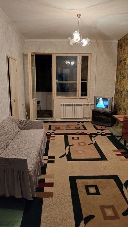 Срочно сдамЧиланзар 19 Квартал 2в3х комнатная/2этаж/4 
Панельный дом
Б — 1