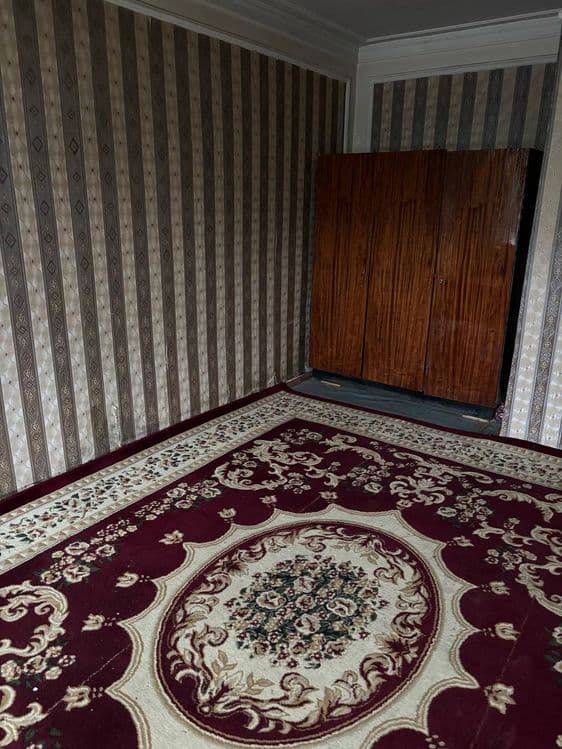 Sagdina 64 maktab oldiga 2xona oilaga yoki yaxshi insonlarga. — 2