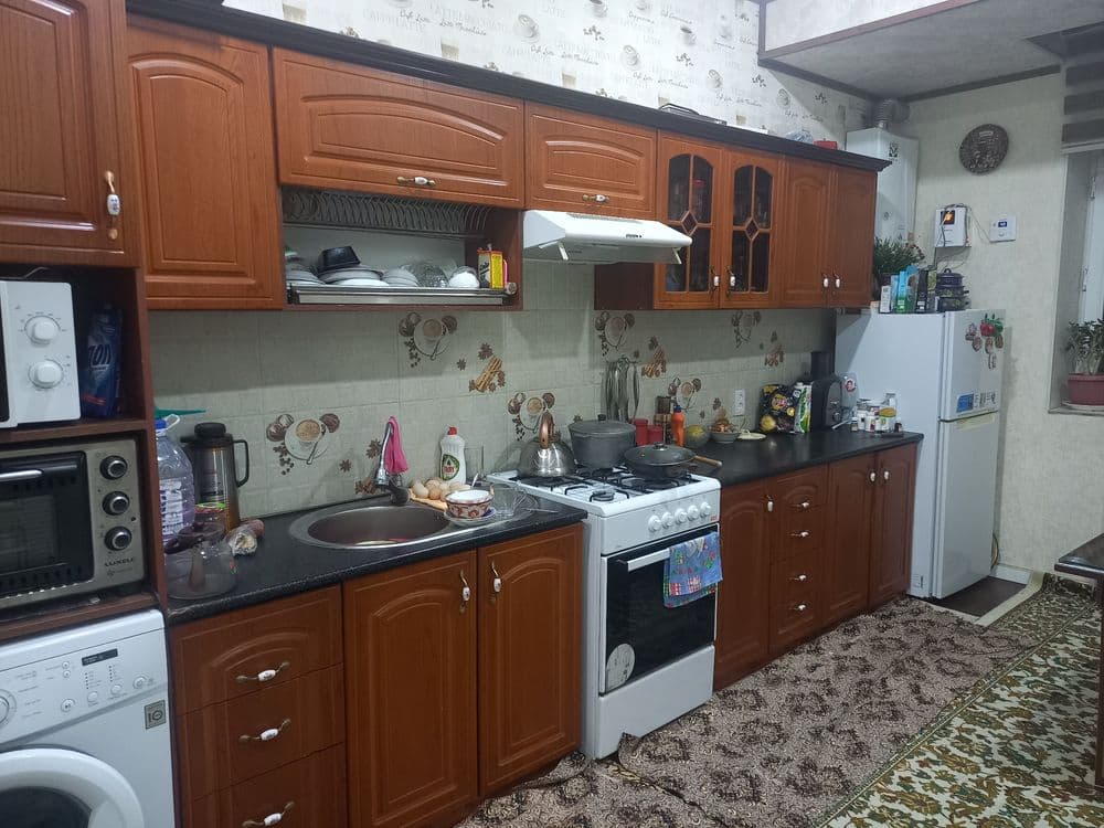 Урганч шахар П.Мохмуд 46/4  кв 28. 2-этаж 2 комната. — 3
