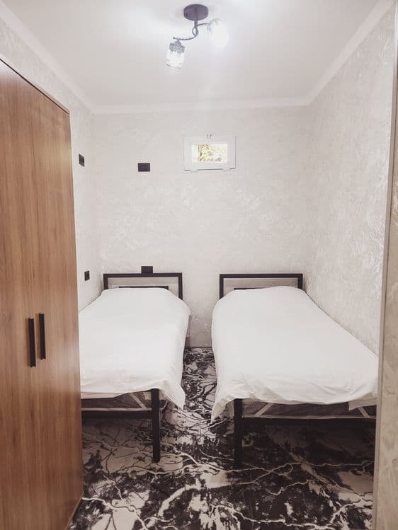 Hostel xizmatlari, Registon yonida joylashgan. Passportning o'zi kifoy — 2