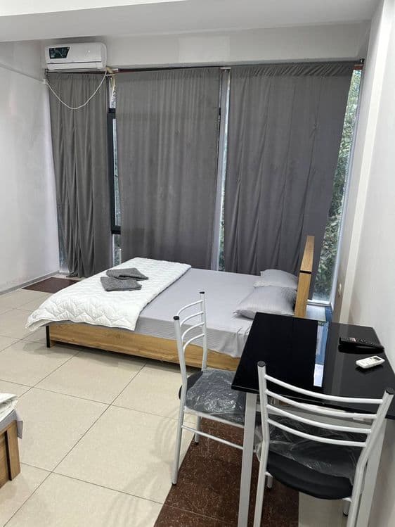 Bez zaks Hotel TJJ mehmonxonasi — 2