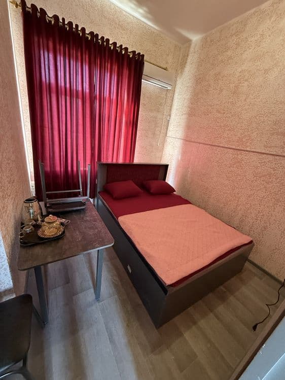 Town hotel IPADROM bozori oldida — 3