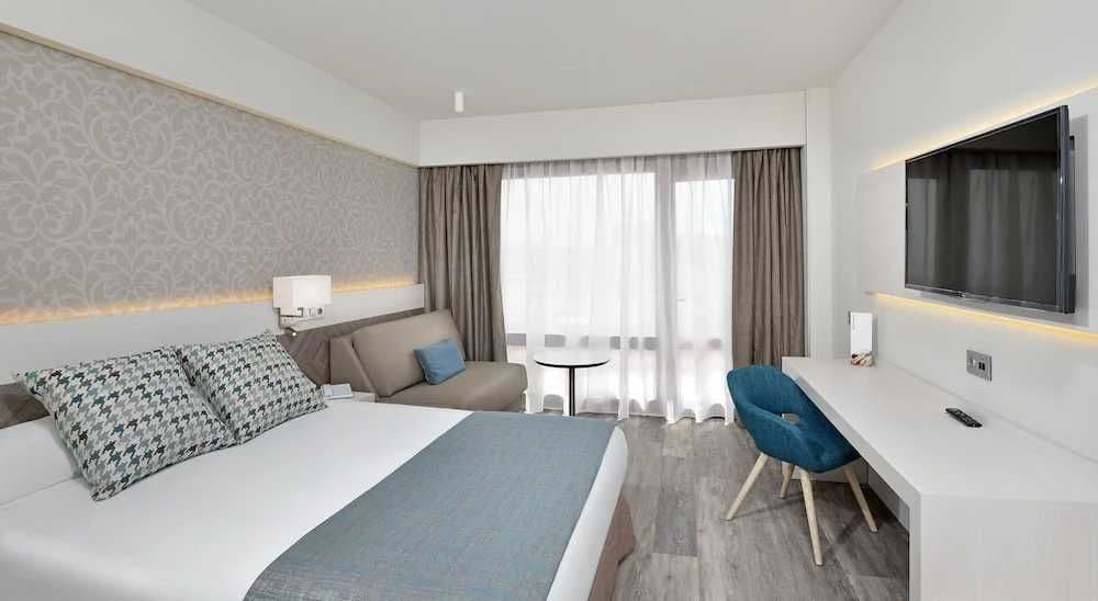 Hotel, Mexmonxona BEZ Zaks (Bez ZAGS), Гостиница без ЗАГС — 1