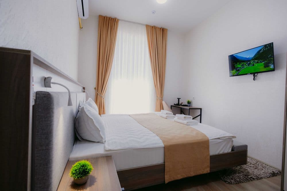 Mehmonhona shaharni markazida ( SADI Hotel ) — 2