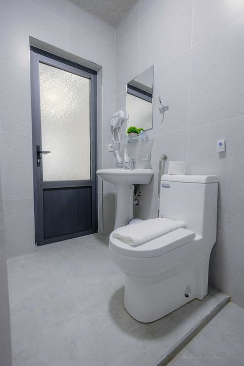 Mehmonhona shaharni markazida ( SADI Hotel ) — 8