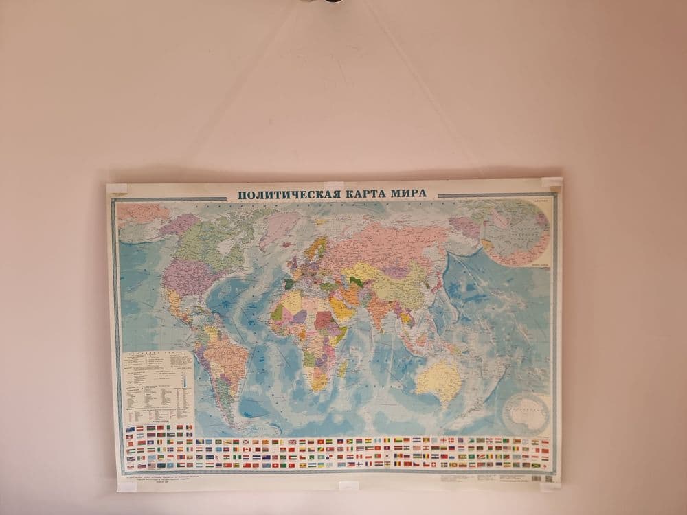 Политическая карта мира  101см × 69см с рейками и  вешалкой — 3