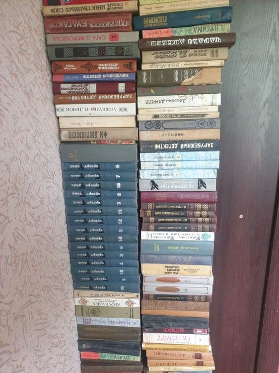 Книги швейк 2т.,малая мед.энц 3т.пушкин полн.собрание Г Уэлс полн соб — 1