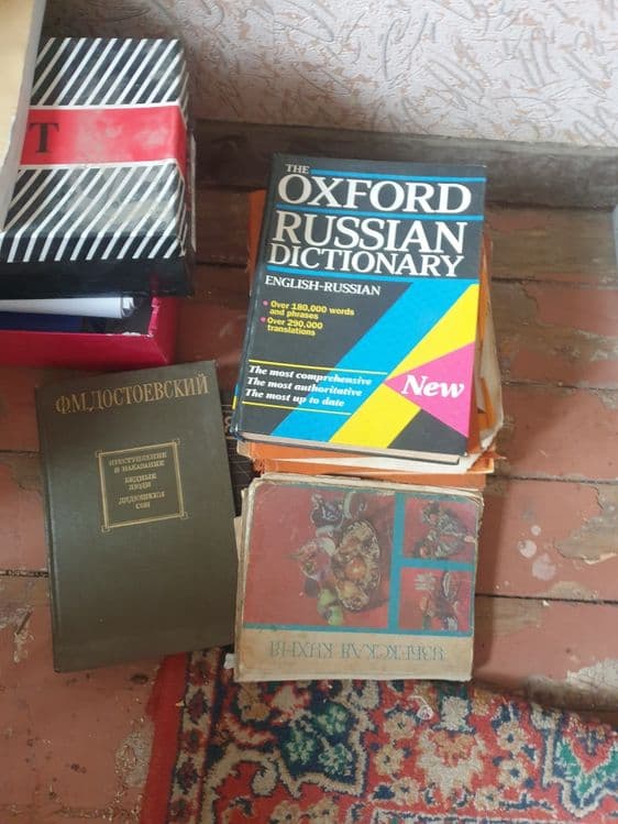 Книги швейк 2т.,малая мед.энц 3т.пушкин полн.собрание Г Уэлс полн соб — 3