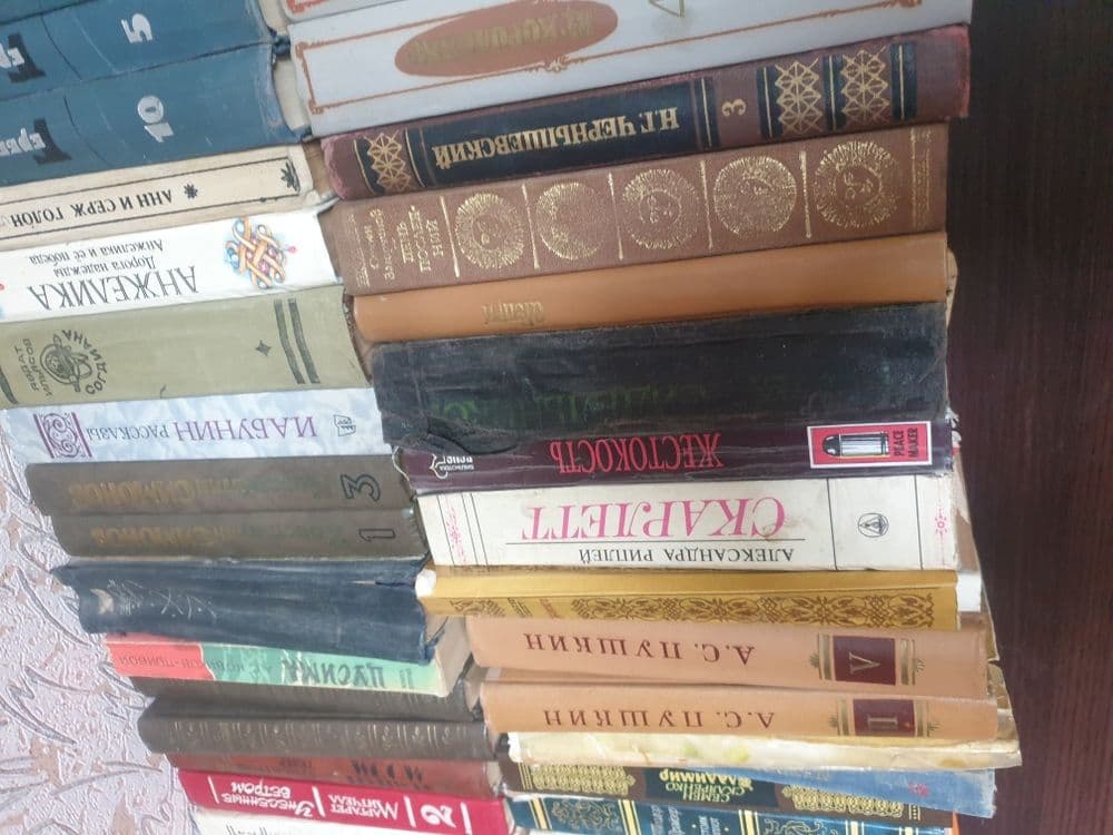 Книги швейк 2т.,малая мед.энц 3т.пушкин полн.собрание Г Уэлс полн соб — 7