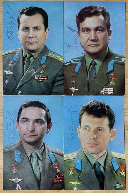 Карточки Космонавтов ссср 19 штук. Цена за все Карточки. . — 2
