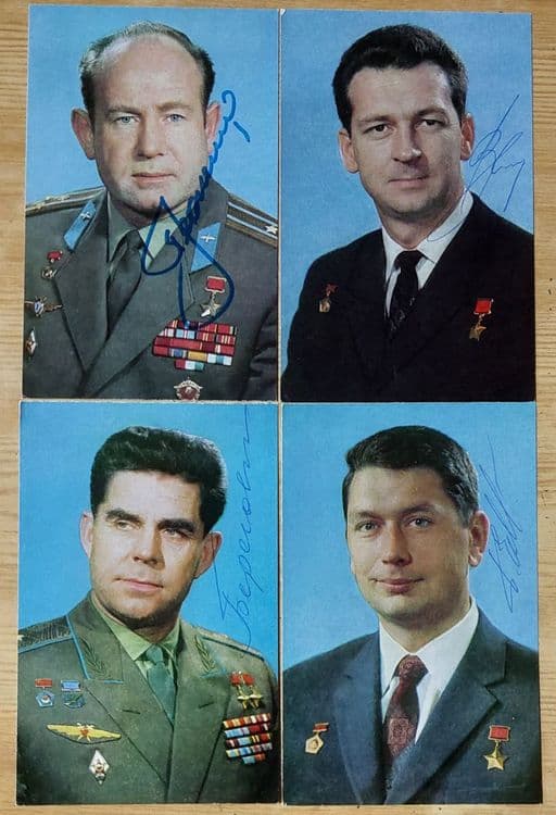 Карточки Космонавтов ссср 19 штук. Цена за все Карточки. . — 4