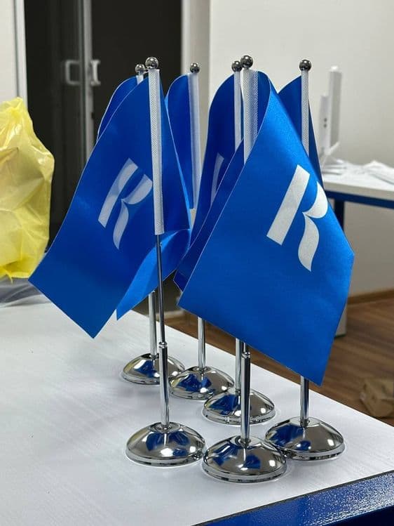 Reklama poligrafiya xizmatlari brend Bayroq nastolniy reklama poligraf — 3