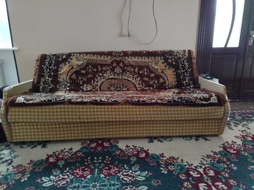 Диван+кресло кожанные-новые, раскладные-БУ. Шкаф, сервант. — 3
