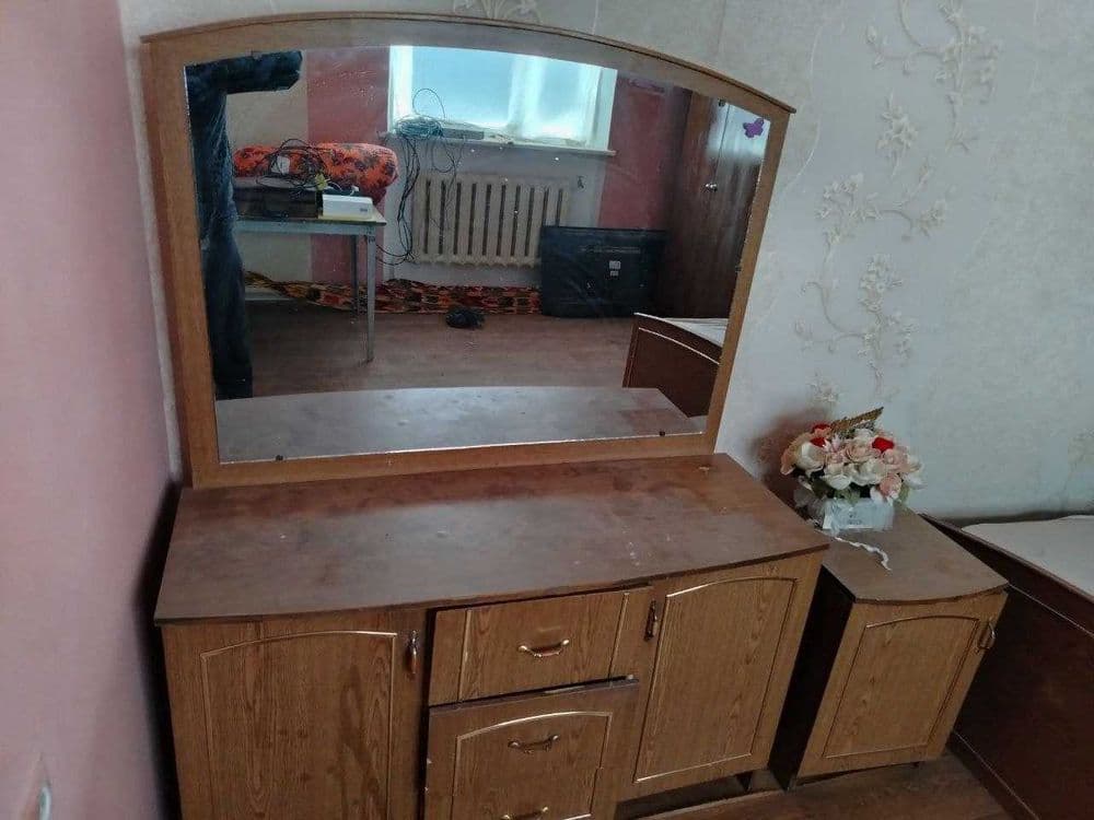 Диван+кресло кожанные-новые, раскладные-БУ. Шкаф, сервант. — 7