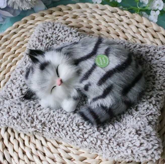 Мягкая игрушка Котёнок на подушке — подарок в авто — 1