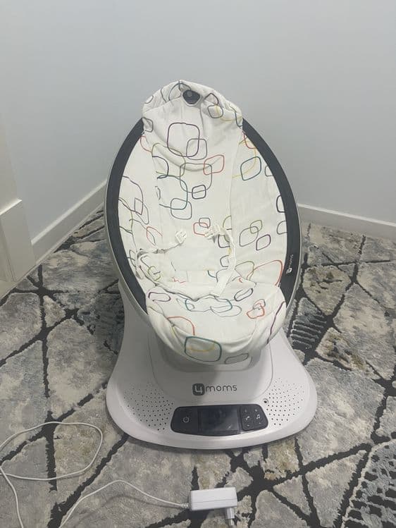 Shezlong шезлонг качалка 4moms mamaRoo4 2022 года хорошое состояние — 1