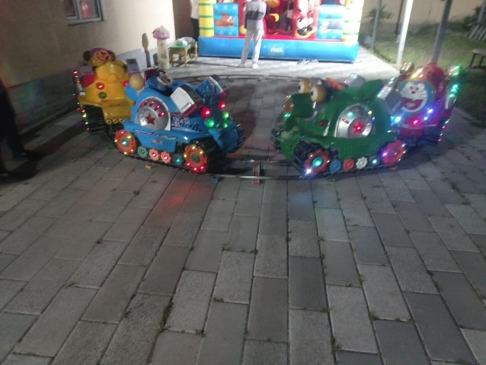 Atraksion bolalar poyezd 4 orindiqli — 2
