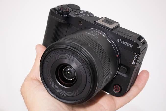 Canon R50v 14-30mm IS PZ 4K 60p 4.2.2 10bit лучше чем Sony ZV-E10 II — 1