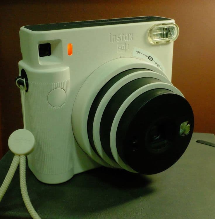 Полароид Instax SQ1