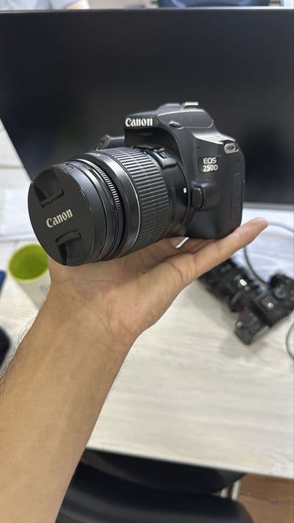 canon 250D.      . — 1
