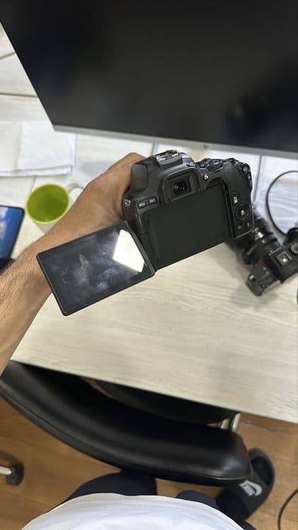 canon 250D.      . — 2