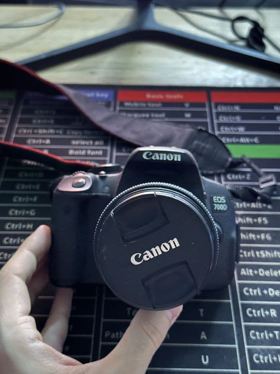 Canon 700D Body + объектив на 18-55мм — 2