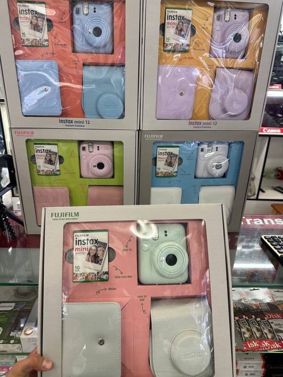 Новый Fujifilm Instax mini 12 Подарочный набор — 1