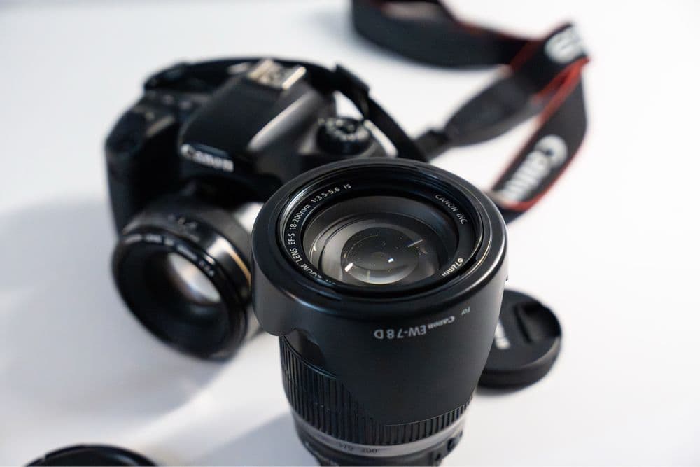Canon 77D + Canon EF 50mm f/1.4 USM + EF-S 18-200 mm f/3.5-56 — 4
