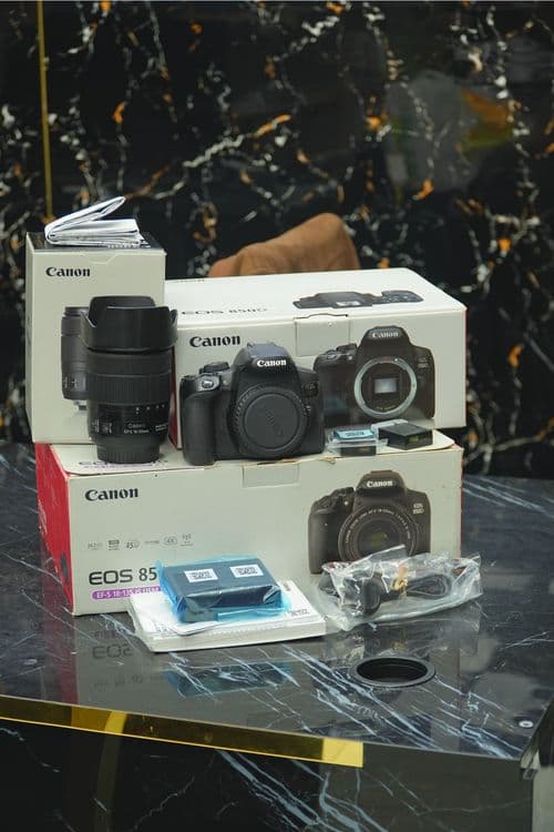 Canon EOS 850D + EF-S 18-135mm F/3.5-5.6 IS USM  | Iphone | Sony — 2