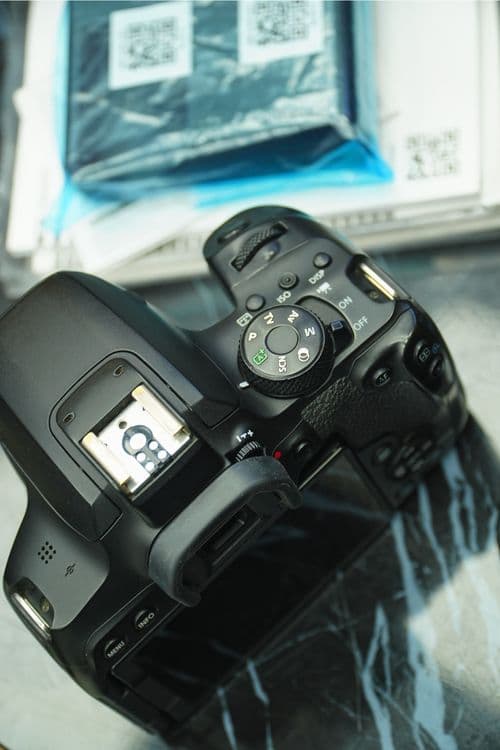 Canon EOS 850D + EF-S 18-135mm F/3.5-5.6 IS USM  | Iphone | Sony — 7