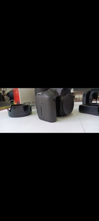 Canon 77D 18-135mm USM komplekt — 2