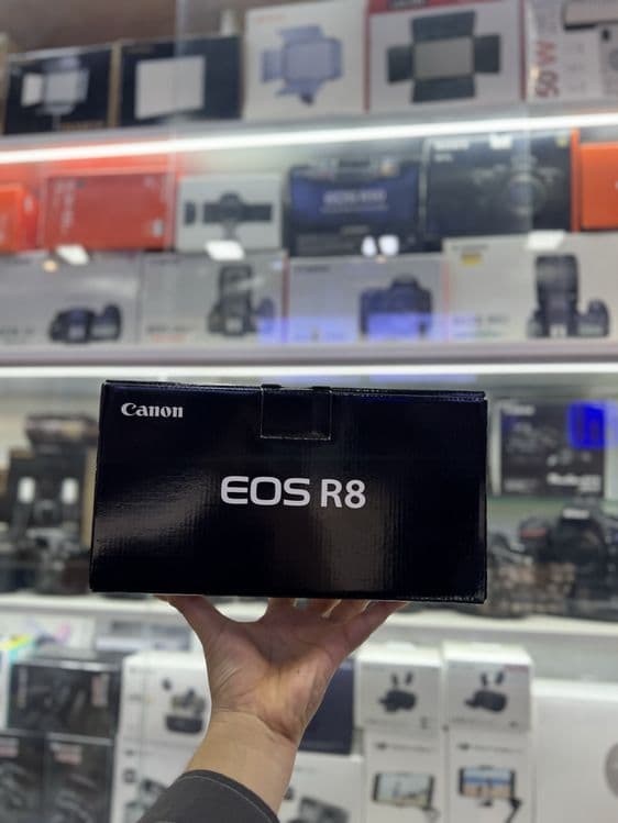 Canon Eos r 8 body — 1