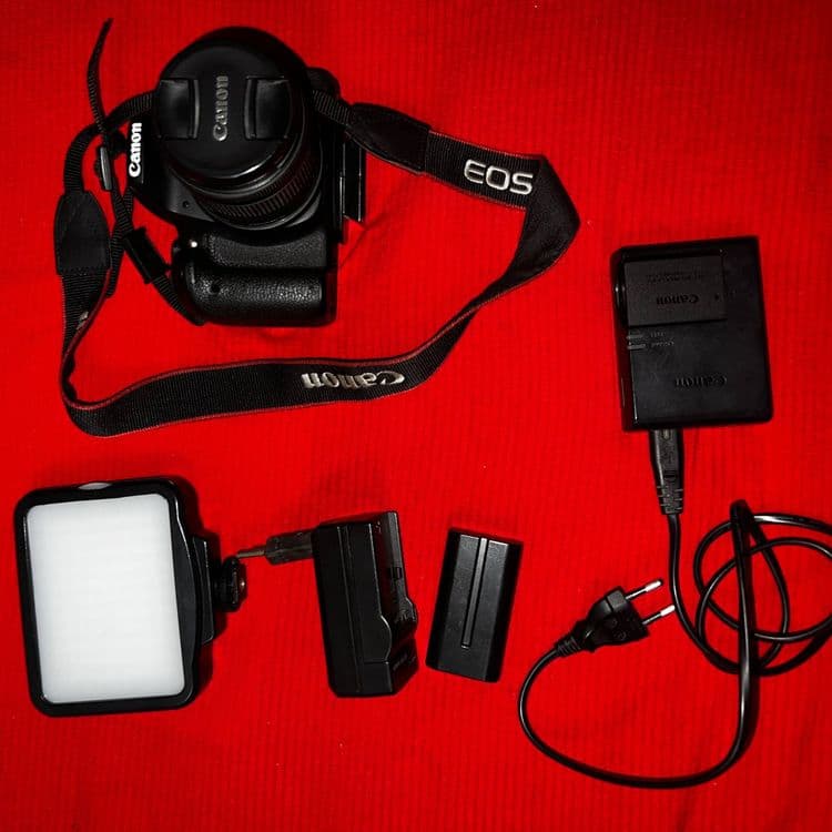 Canon 800D sotiladi — 3