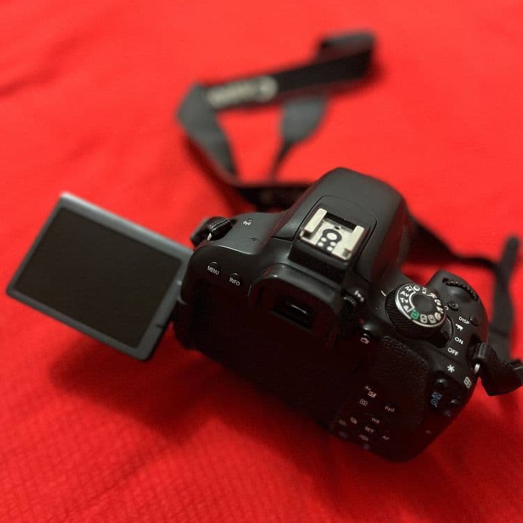 Canon 800D sotiladi — 4